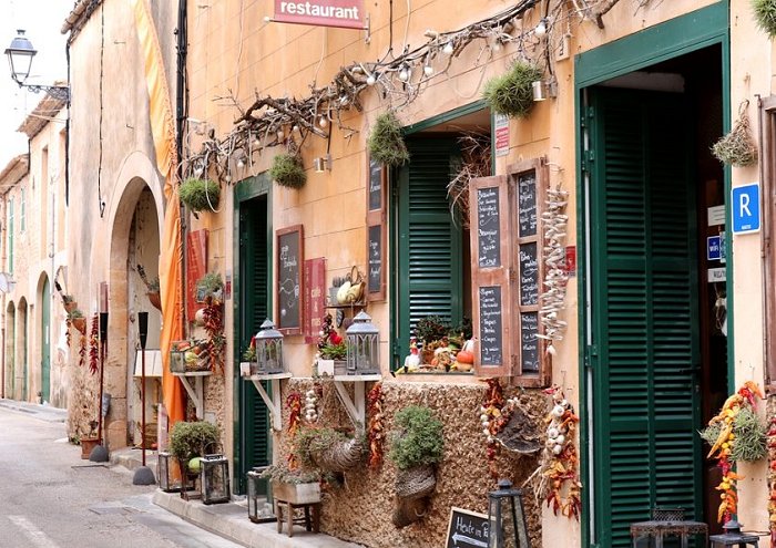 Mediterranean Alley Restaurant Mallorca